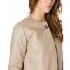 giacca-in-pelle-donna-con-chiusura-a-borsa-e-girocollo-color-crema-f102 (1)